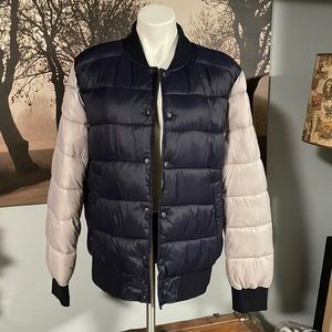Guess Puffer Jacket - M